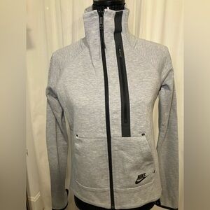 Nike Women's Light Gray/neon green running jacket size small